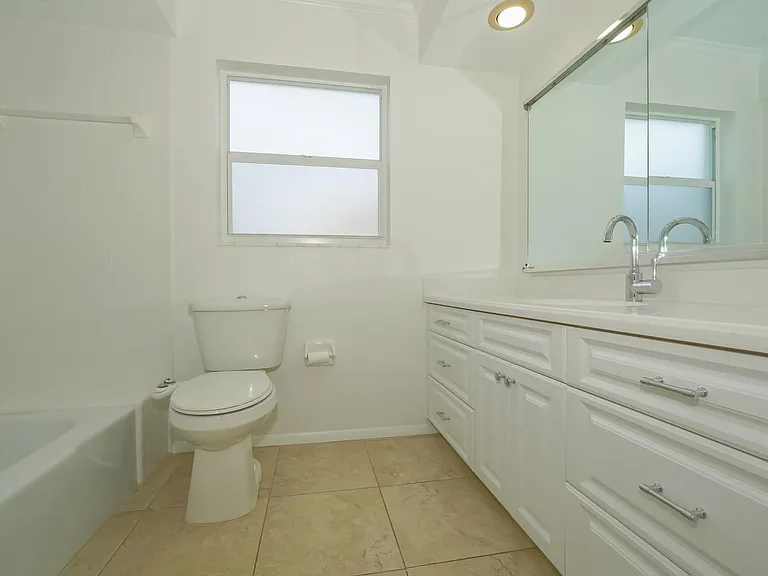 3111 Post Rd — Photo 7
