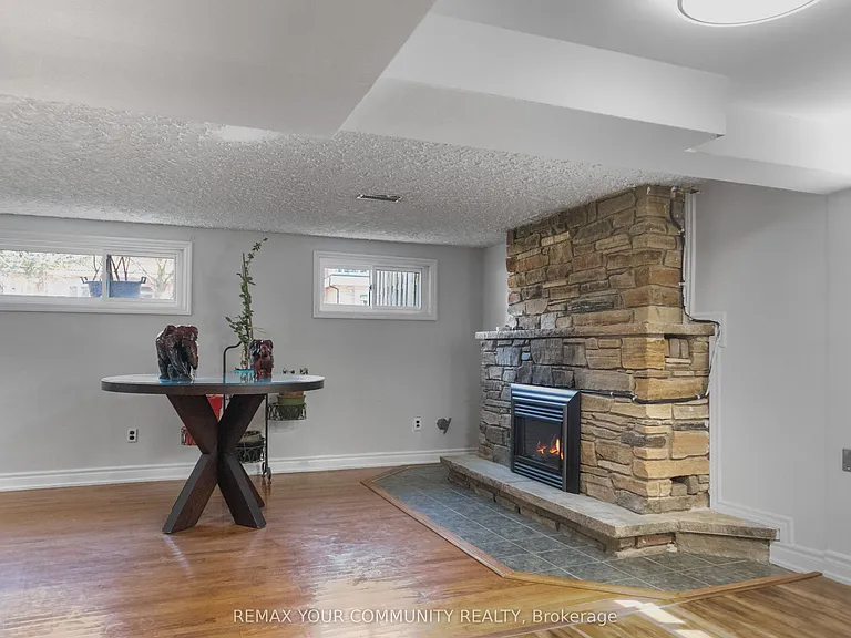 2 Emmeline Cres #LOWER — Photo 3
