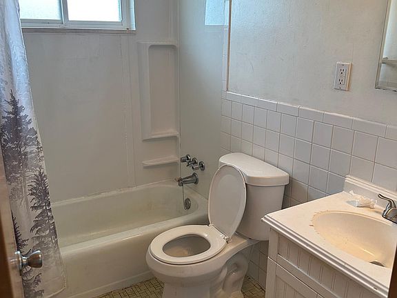 5th image of 10110 Chaucer Ave #C