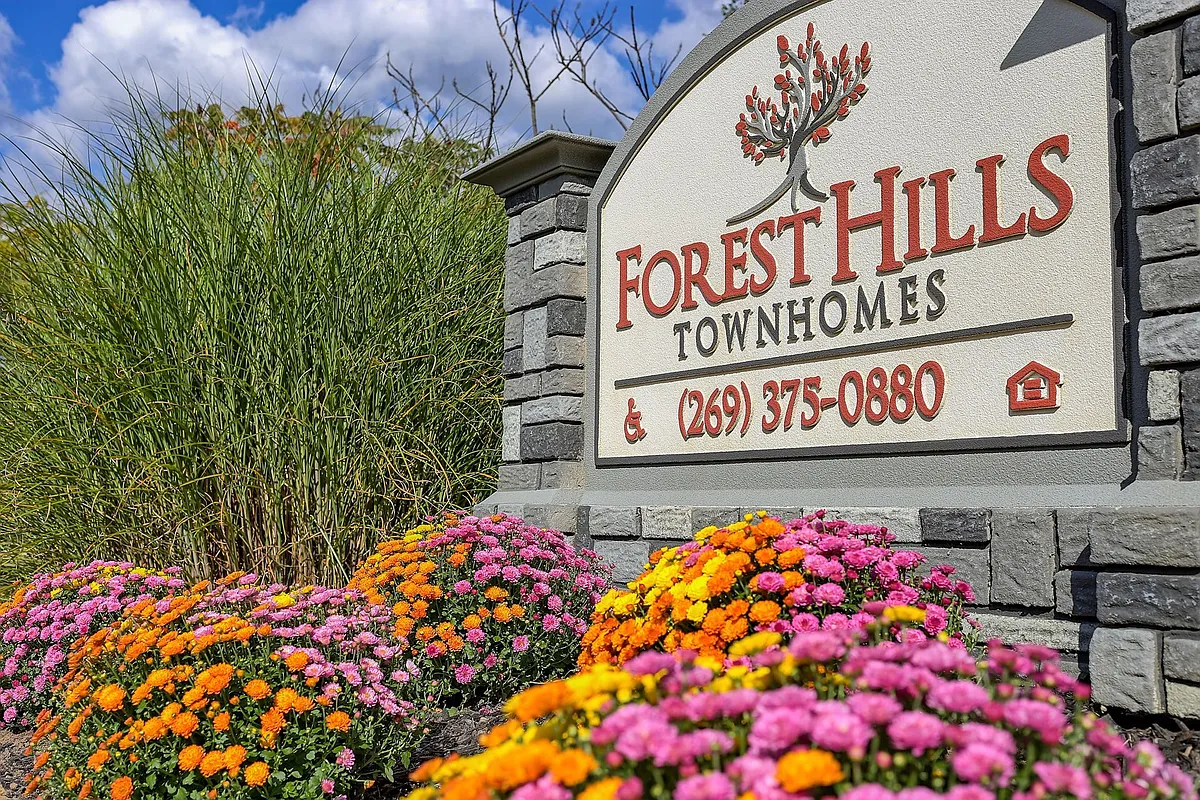 Building Photo - Forest Hills Townhomes