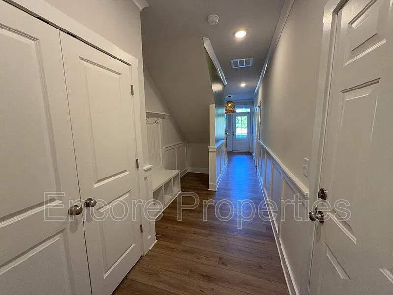 4 bed, 4.0 bath, 2272 sqft, $2,195 — Photo 4