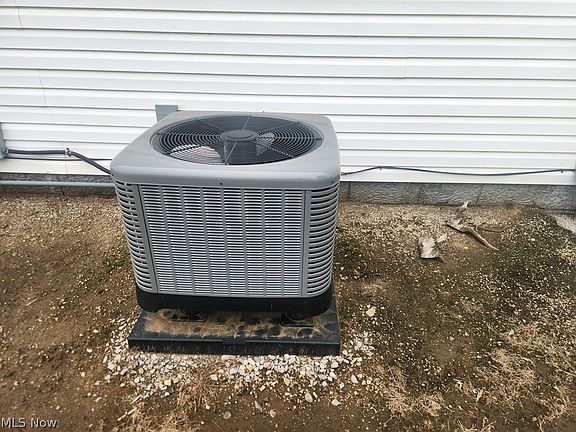3rd image of 716 Adams St