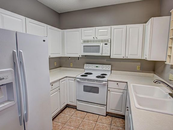 4th image of 10919 Wintergreen St NW