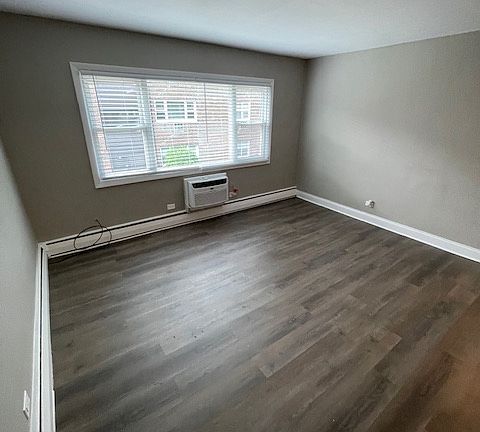 2nd image of 21 N Dryden Pl APT 3E