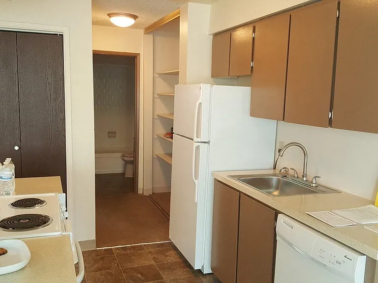 Tristin Square Apartments — Photo 20