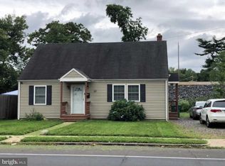 26 Green Ln, Bristol, PA 19007