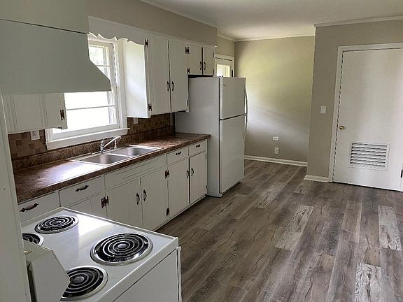5th image of 520 Baker Ct