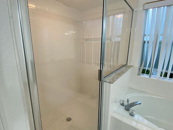 3rd image of 313 Seville Pointe Ave