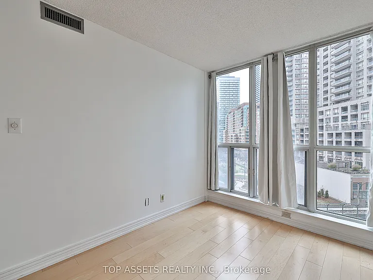 24 Wellesley St W #614 — Photo 33