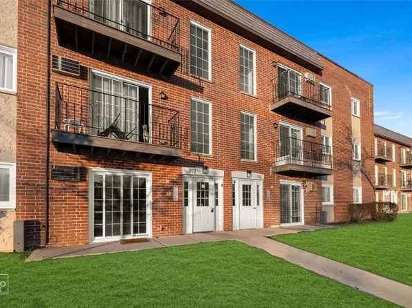 107 W Elk Trl APT 106, Carol Stream, IL 60188