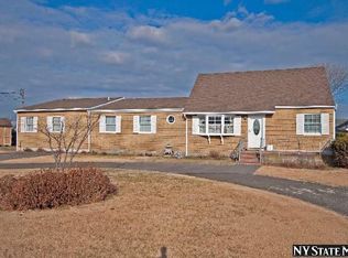 39 Lyndale Ct, Shirley, NY 11967