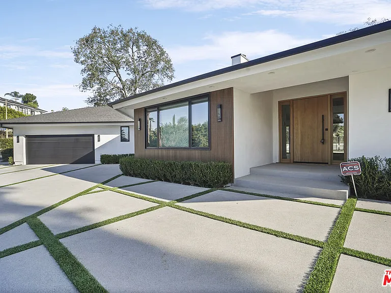 4097 Sapphire Dr — Photo 2
