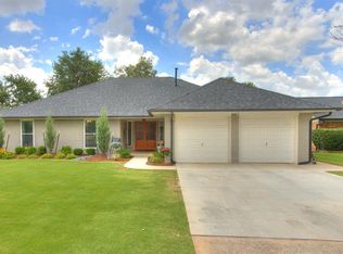 10324 Leicester Dr, Yukon, OK 73099