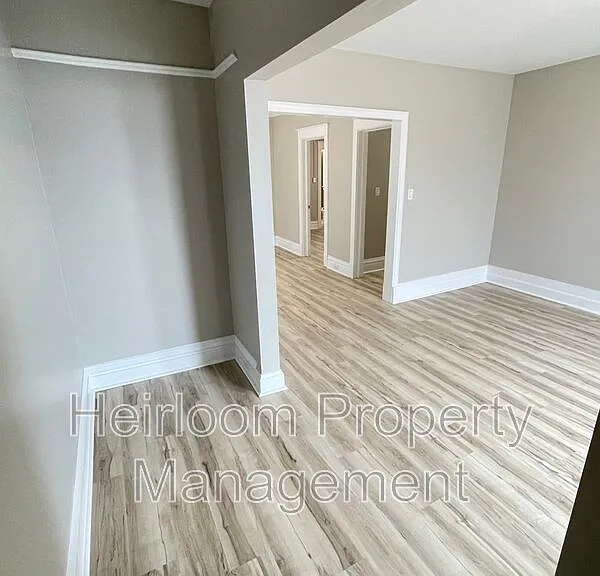 611 E 6th St #2 — Photo 4