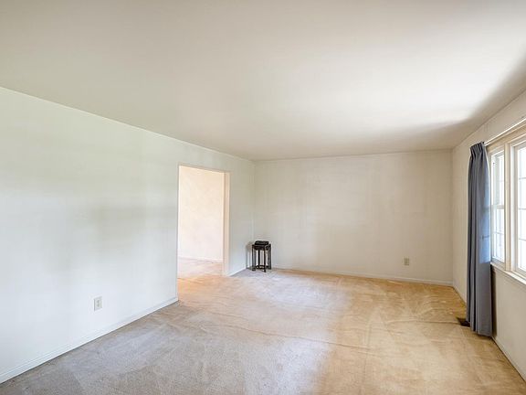 4th image of 2047 Fire Tower Ln