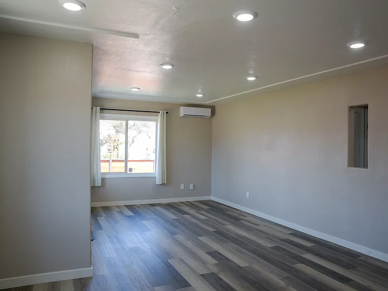 4481 Dwight St — Photo 17