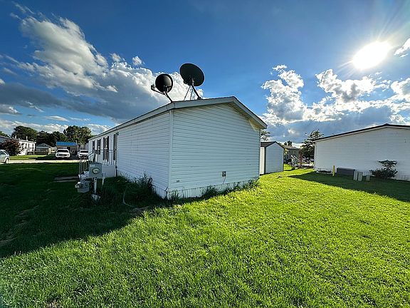 3rd image of 10176 Samantha Dr