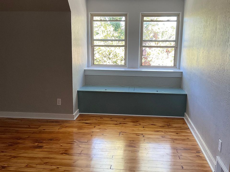 Living room with storage bench