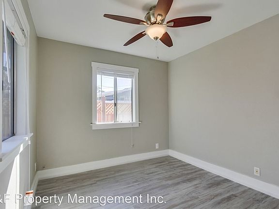 3rd image of 4823 Pine St