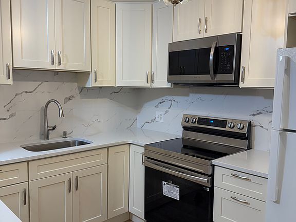 5th image of 8R Riverside St #31