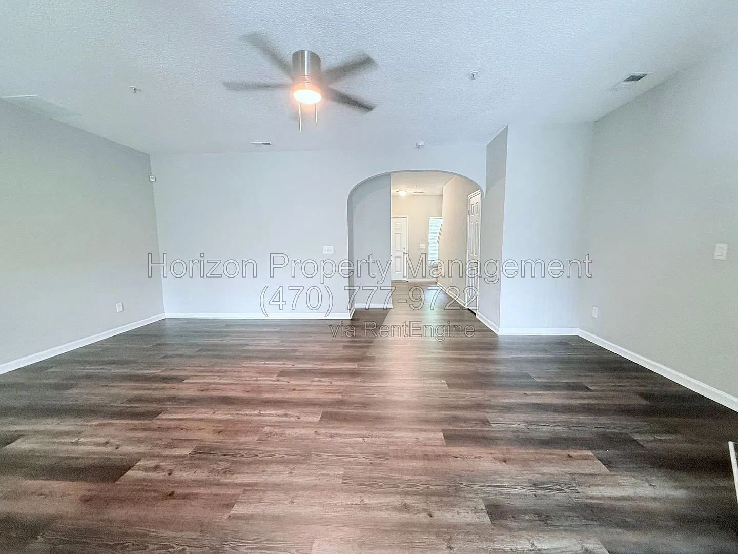 3 bed, 2.5 bath, 1639 sqft, $2,050 — Photo 2