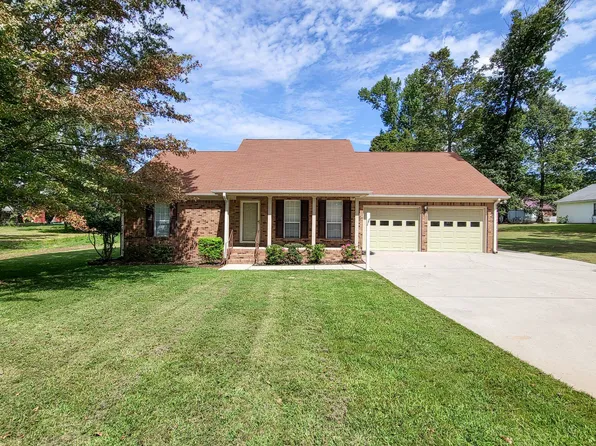 421 Jackson Ave, Rogersville, AL 35652