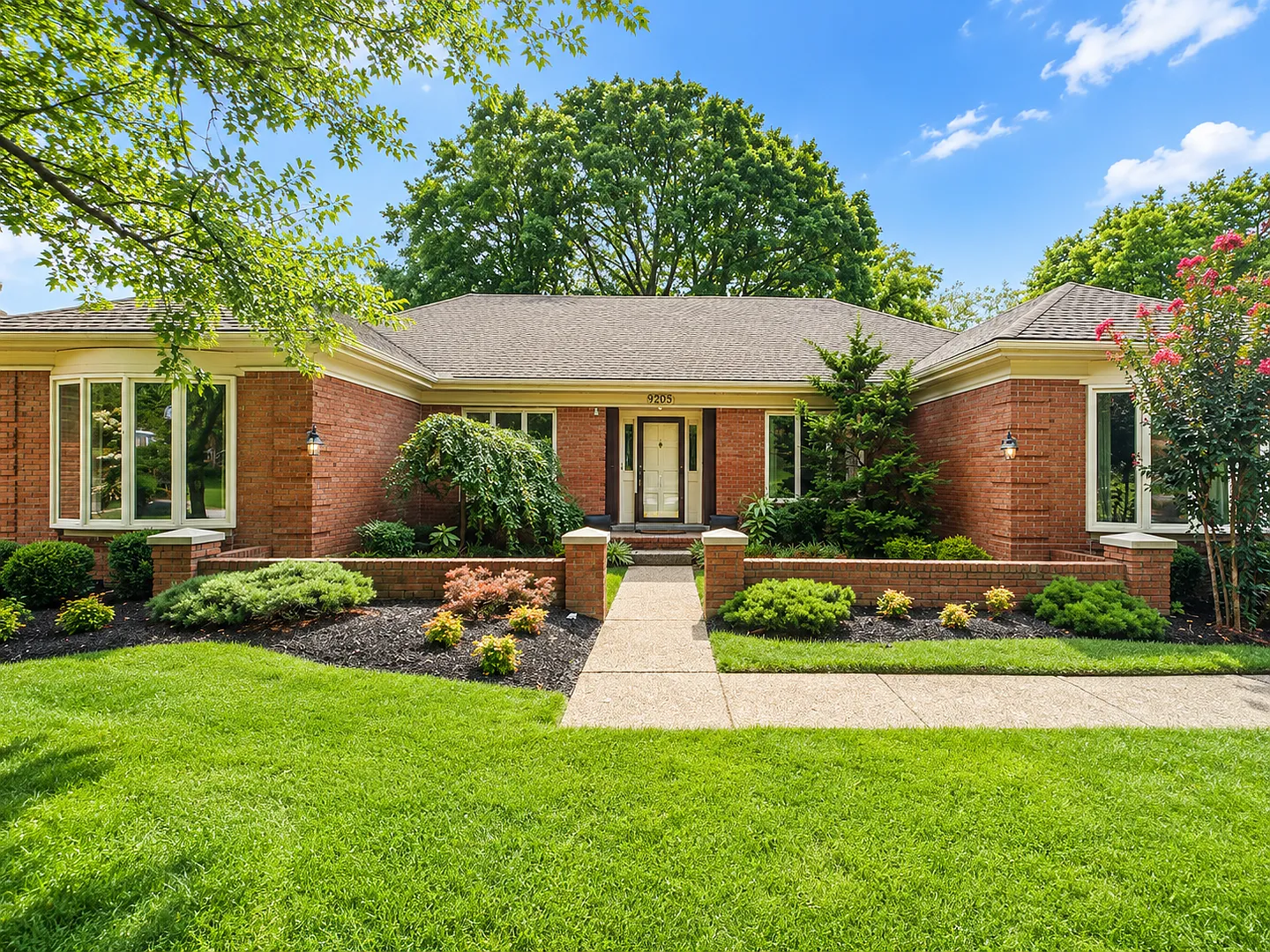 Spacious Walkout in Desirable Location! — Photo 2