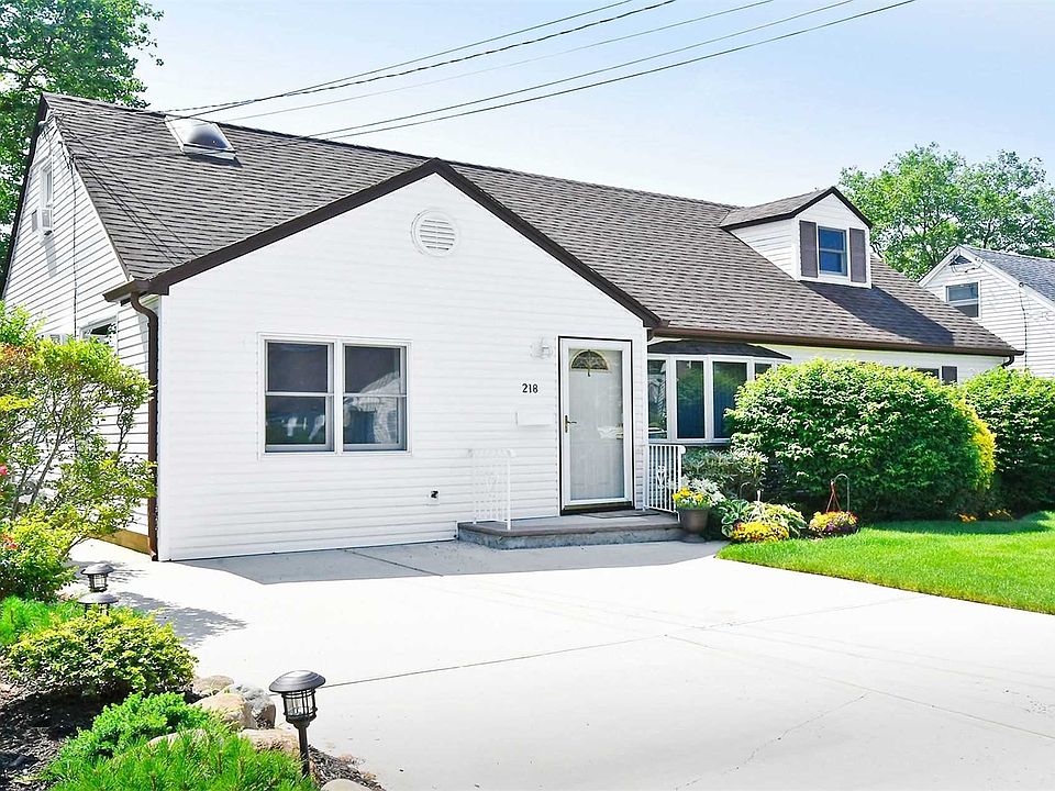 1st image of 218 Evers Ln