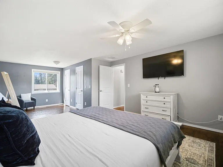 107 E Regina Ave — Photo 22