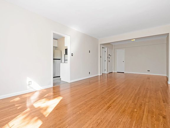 4th image of 3210 Arlington Ave APT 3C