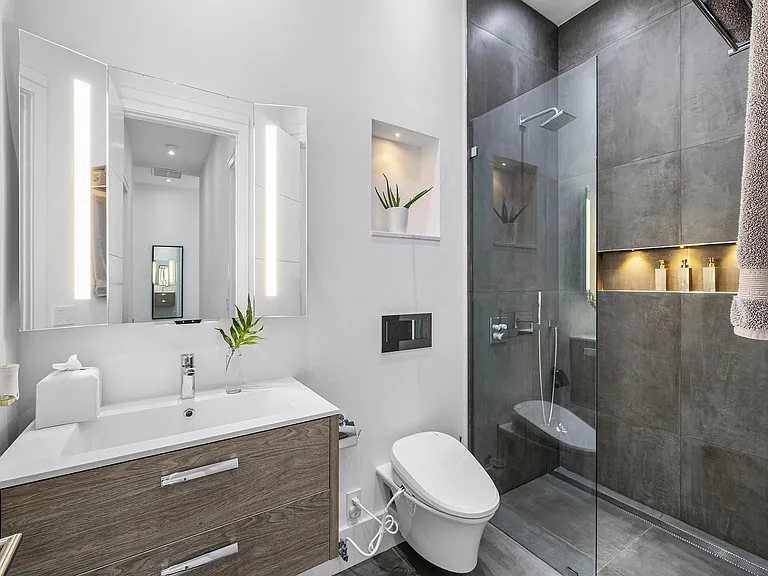 1275 N Swinton Ave — Photo 46