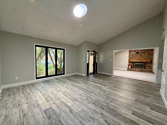 5th image of 8606 Knoxville Ave
