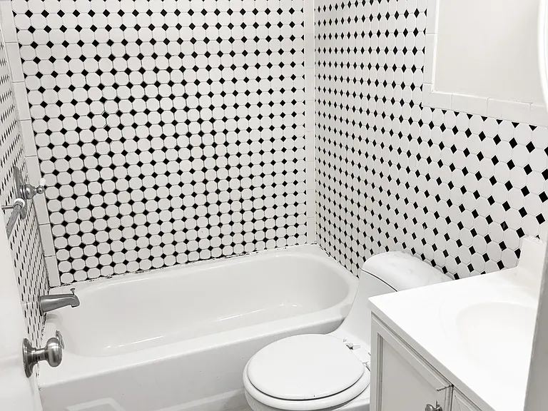 1136 Pine St #302 — Photo 3