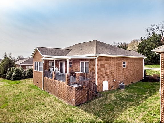 3rd image of 116 Keeneland Cir #0