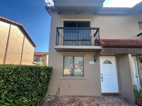 1909 SW 107th Ave APT 910, Miami, FL 33165