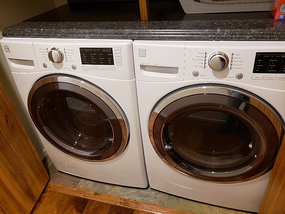 3rd image of 381 Fallen Leaf Rd