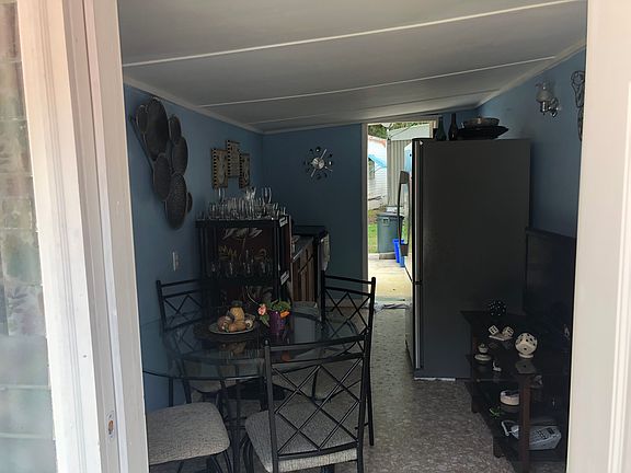 4th image of 42 W Oak St Lot E5