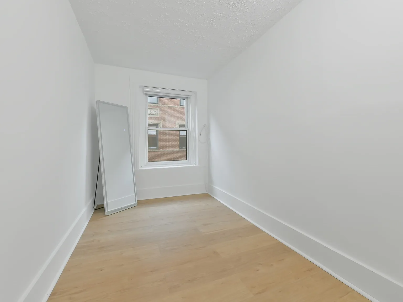 2 bed, 1.0 bath, 700 sqft, $3,500 — Photo 4