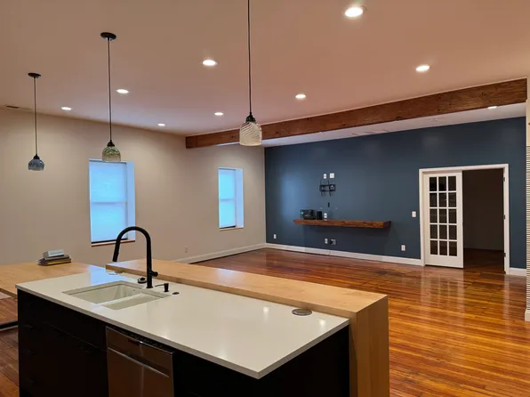 615 W 1st St APT 1, Hastings, NE 68901