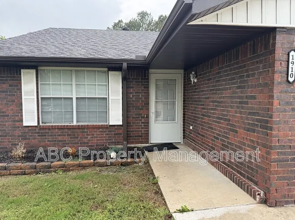 1910 S 18th St, Rogers, AR 72758