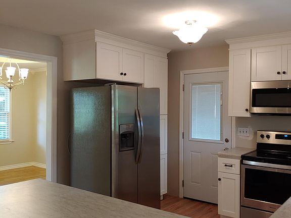 5th image of 1030 Hillsdale Dr