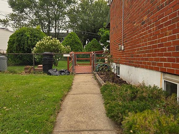 5th image of 2307 Holyoke Rd