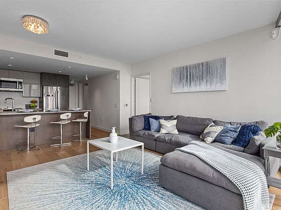 4th image of 1001 Queen St #1612
