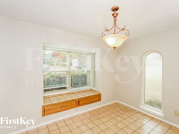 5th image of 2012 Garden Oaks Dr