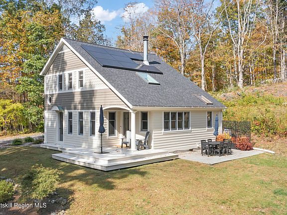 2nd image of 49 Knapp Hollow Lane