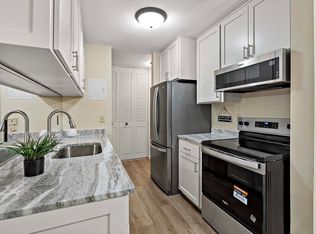 2800 Hamline Ave N APT 112, Roseville, MN 55113