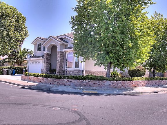 Corner Lot!