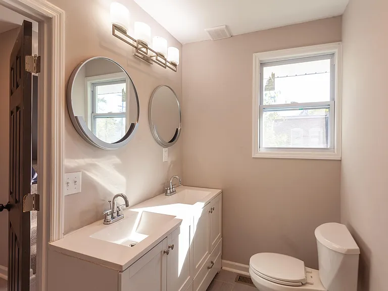 716 Gilbert St — Photo 10