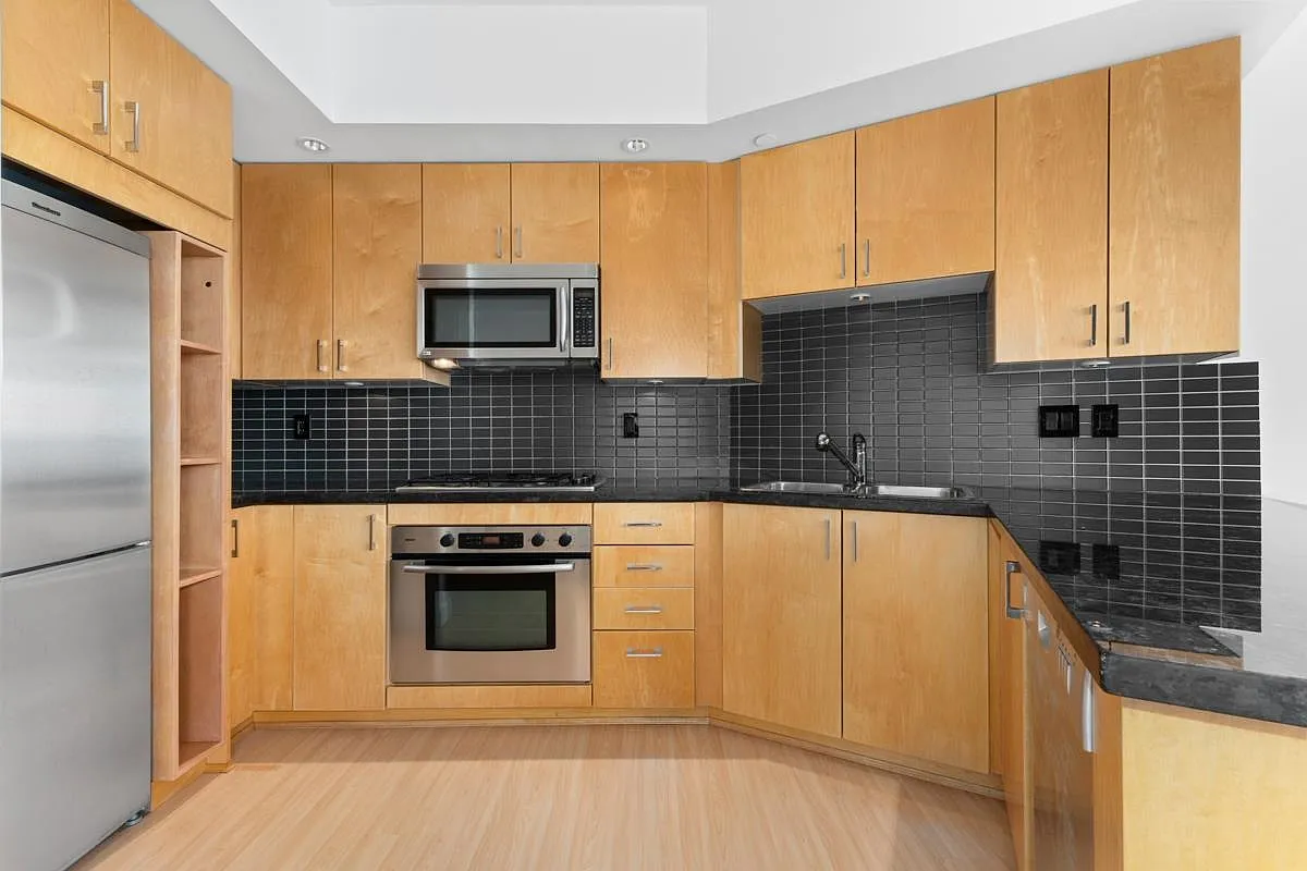 2 bed, 861 sqft, $3,600 — Photo 3