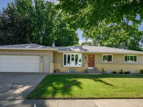 1315 Portland Dr, Bismarck, ND 58504